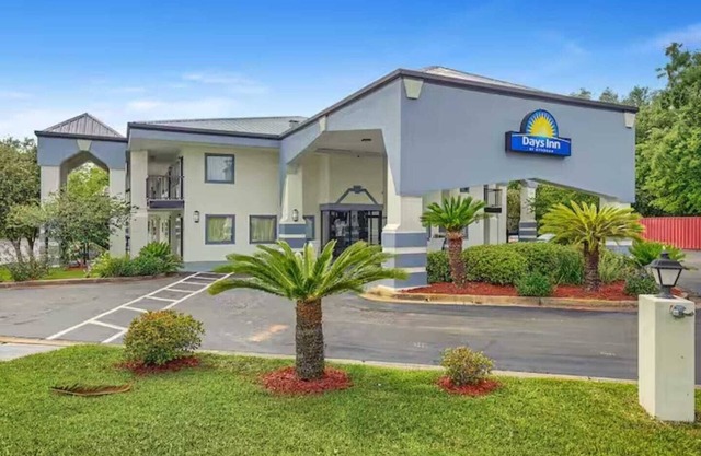 Days Inn by Wyndham Foley