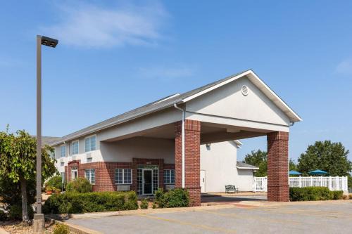Days Inn by Wyndham Mountain Home