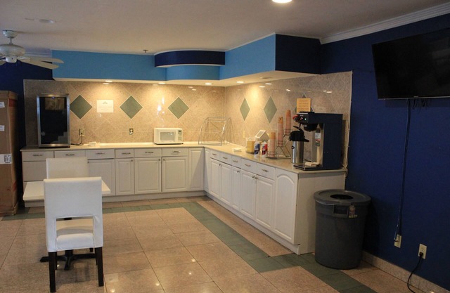 Days Inn by Wyndham Seatac Airport
