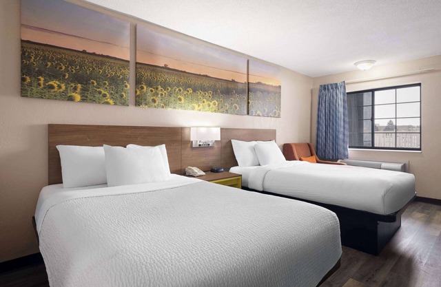 Days Inn & Suites by Wyndham Kokomo