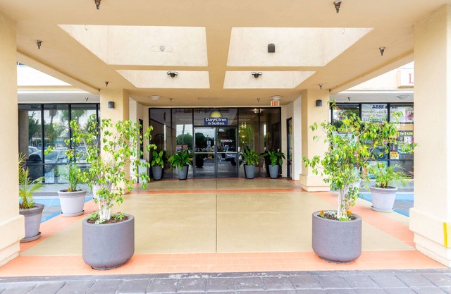 Days Inn & Suites by Wyndham Artesia