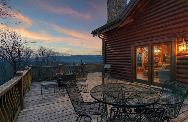 Days Like This | Pet Friendly, Charcoal Grill, Deck & Mountain Views! - 2 Bedroom, 2.5 Bathroom