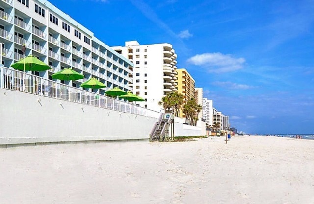 Daytona SeaBreeze; Oceanfront 1 chambre, 424 pieds carrés, lit king, 1 salle de bain complète, canapé