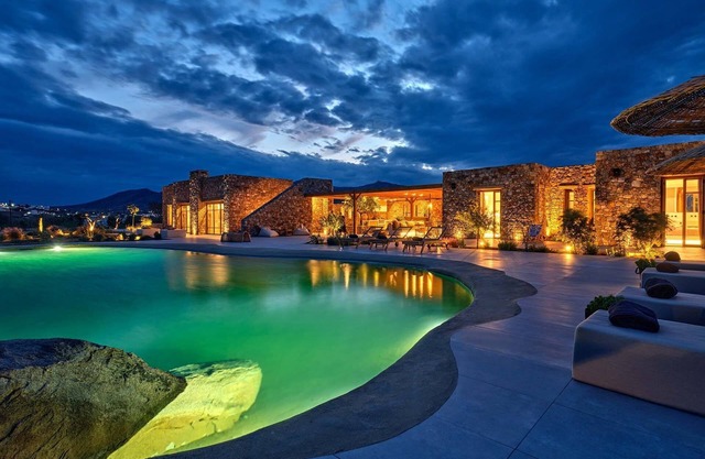 Dazzling Paros Villa | Villa Acquabella | 5 Bedrooms | Private Infinity Pool with Saltwater | Upper-Level Terrace with Jacuzzi | Bar & BBQ | Molos