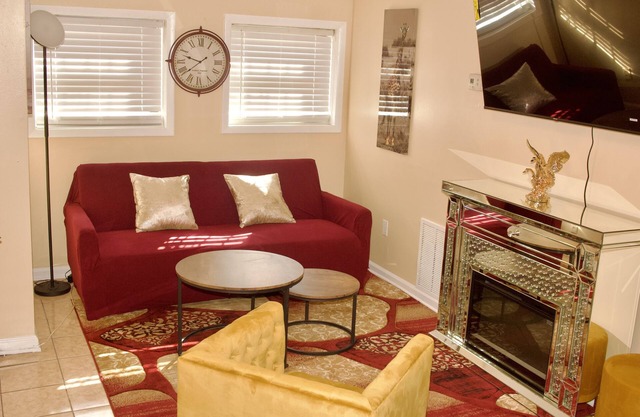 DC Dwtn Apt. w/ Modern Interior