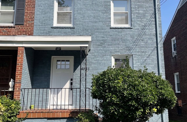 DC Retreat w/ Pvt Parking – Near Metro & Sights!