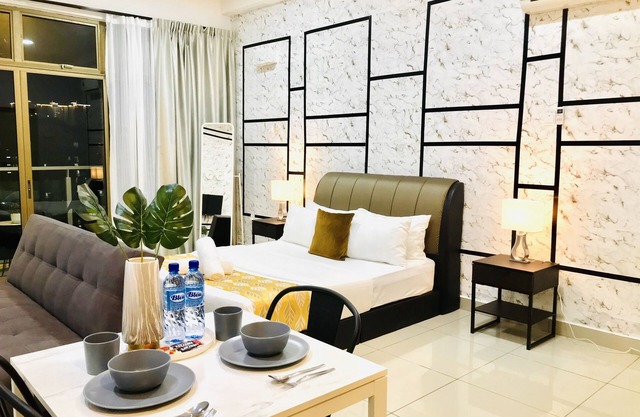 De’ Acacia Suite by HFS {LakeView+WiFi+HighFloor}