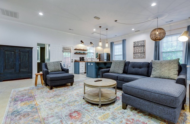 Deacon Stays: Double House at Idlewilde - Walk to WFU - Sleeps 16