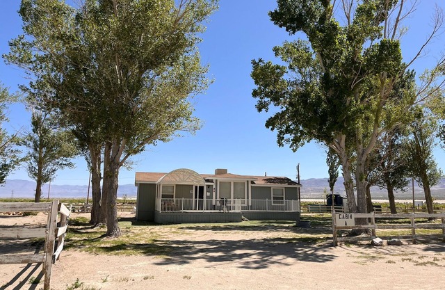 Death Valley Passageway Lakeside Cabin A at Lake Olancha