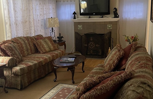 Deborah’s Inn, is a Spacious clean-comfortable 4 bed 2 bath home. Welcome !