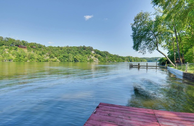 NOUVEAU-Hot Springs Lakefront Resort Home, Deck & Dock