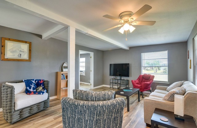Deck & Fenced-In Yard: Texas Escape!