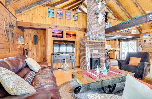 Snowmobile & ATV Trail Access: New Hampshire Cabin