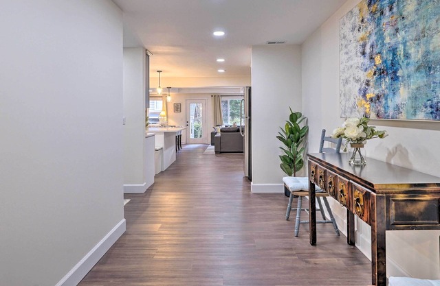 Lovely Redmond Home w/ Yard ~ 17 Mi to Seattle