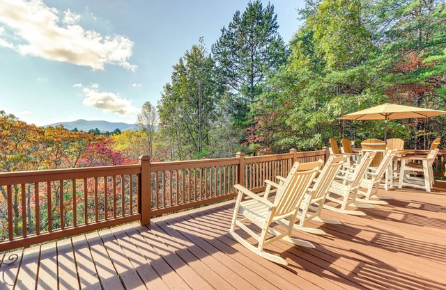 'Wanderlust Cabin' w/ Deck & Lovely Mountain Views