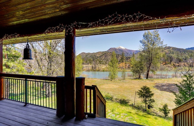 Riverfront Northern California Cabin w/ Library!