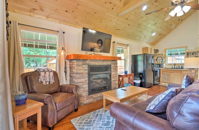 NEW-Tuckaseegee Riverfront Cabin avec bain à remous privé