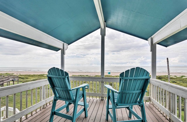 Deck + Large Yard: Oceanfront Surfside Beach Home!