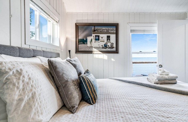 Decked Out · Beachfront, Hot tub, Sunsets, Moonlight, Romance,