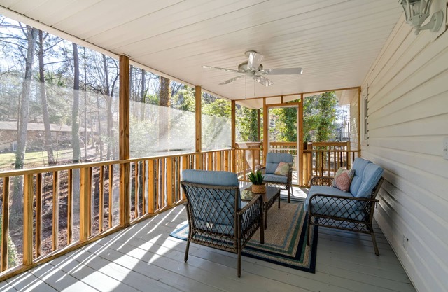 Decked Out Getaway: Pine MTN Trail, Pet Friendly