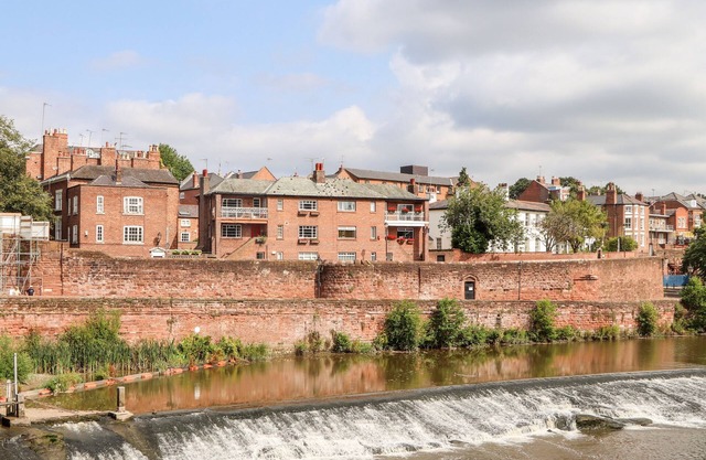 Penthouse Dee Heights, CHESTER