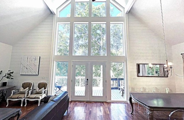 Deep water cove Lake Lanier cottage w/ hot tub, pvt dock, pool table, fire pit