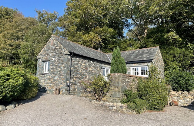 Deer Close Cottage - sleeps 2 guests in 1 bedroom
