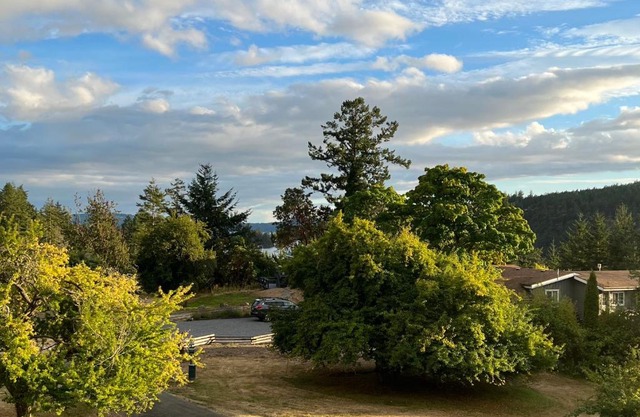 Deer Harbor Inn