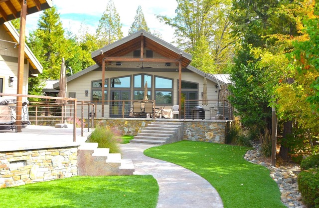 Deer Lodge #2- Lake Front
