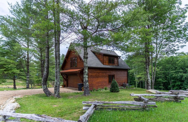 Deerview Cottage à Eagles Nest - Isolé et calme, à pied des sentiers, des commodités de la station!