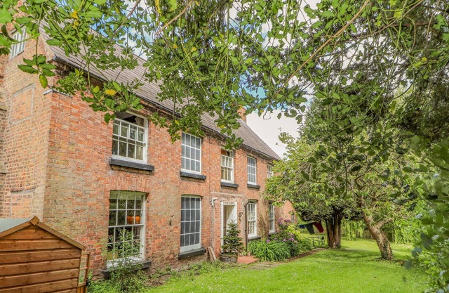 Deeside Farm Cottage, FARNDON