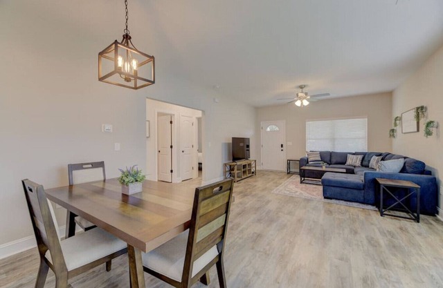 Deja Blue by Heartwood | 10 Mins to Downtown