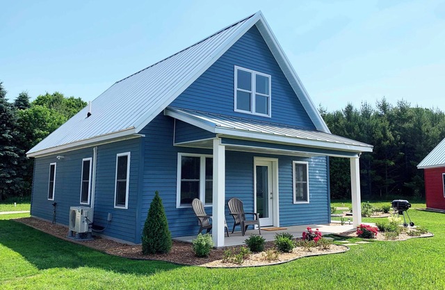 DeJardin's Island Cottages, Beach Bungalow - Two Bedroom & Loft