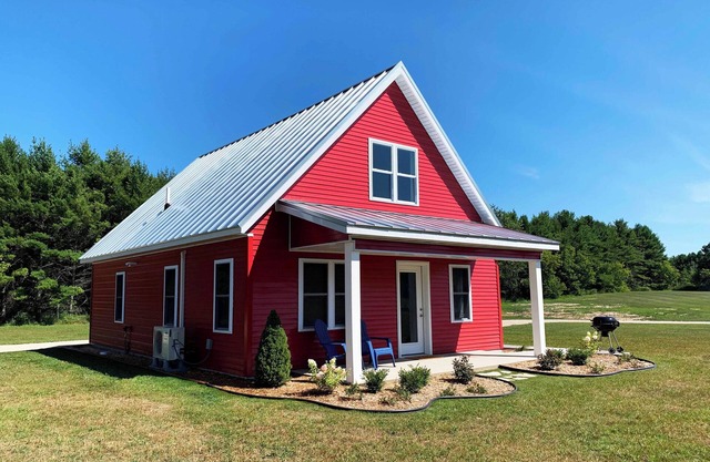 DeJardin's Island Cottages, Sportsman's Retreat - Two Bedroom & Loft