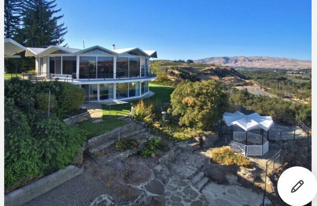 Del Prado Estate w/ Breathtaking views, Indoor Pool, Jacuzzi and a Snooker Table
