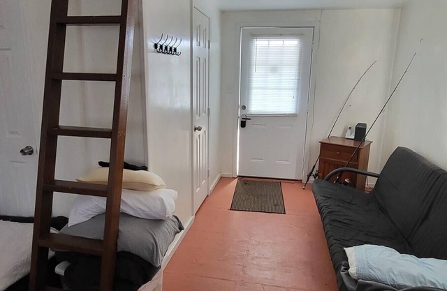 Delacriox Camping and Fishing Lodge. Quiet & Cozy