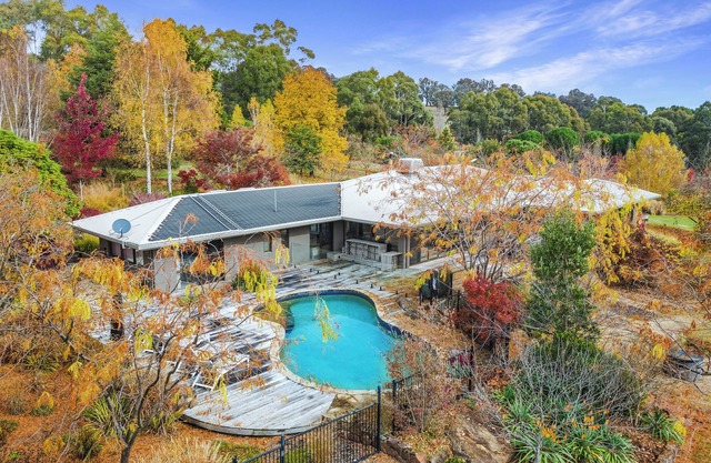 Delatite Valley: 4 BR, 3.5 BA House in Merrijig, Sleeps 10
