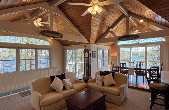 Delavan Lakefront!! The Avalon on Delavan