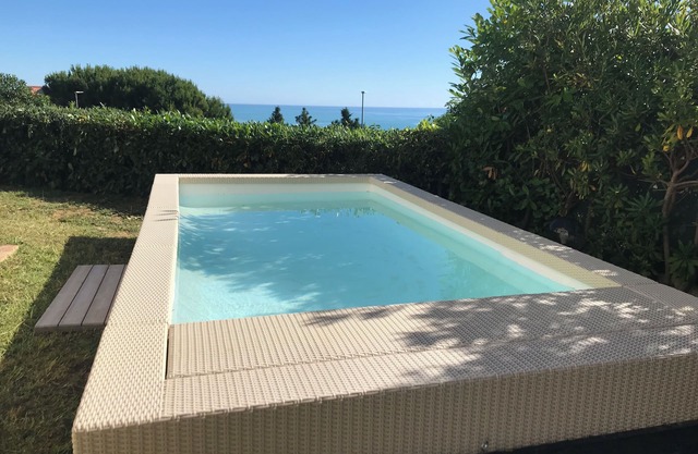 Delightful Villino sea view 4km from the beaches with mini Jacuzzi pool.