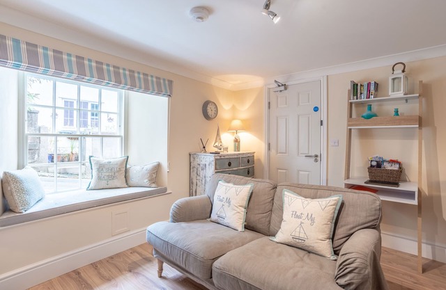 Charmant appartement de 1 chambre au rez-de-chaussée dans le centre de Falmouth avec cour