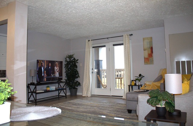 Delightful 1 bedroom, walk out balcony. Near four major hospitals & WPAFB