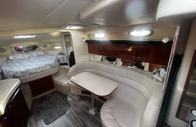 Delightful 1 Bedroom Yacht with Spectacular Sunsets