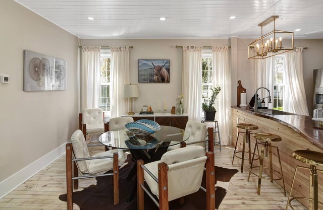 Delightful 1835 restored historic house in town