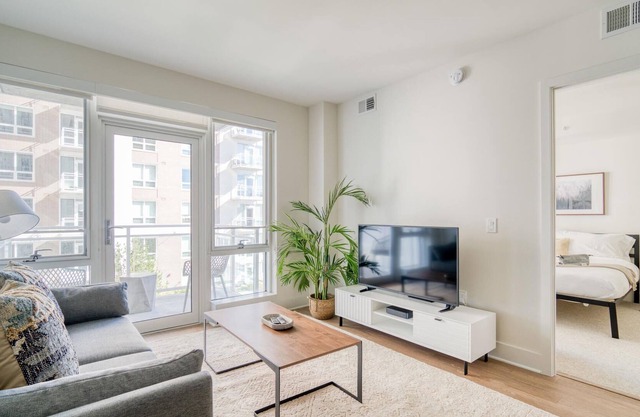 Delightful 1BR in Arlington, Pool + Pet-Friendly