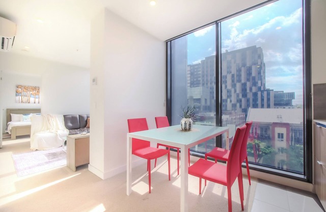 This apartment is a 1 bedroom(s), 1 bathrooms, located in Carlton, VIC.