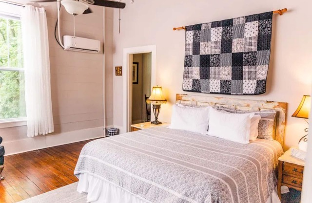 Delightful 1BR Suite at Historic Ruby Red