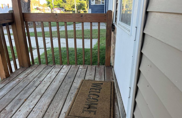 Delightful 1st floor 3-bedroom apartment with WiFi in Mount Clemens
