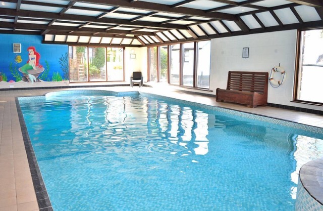 Charmant chalet de 2 chambres dans la belle campagne du Devon, une piscine intérieure et un sauna