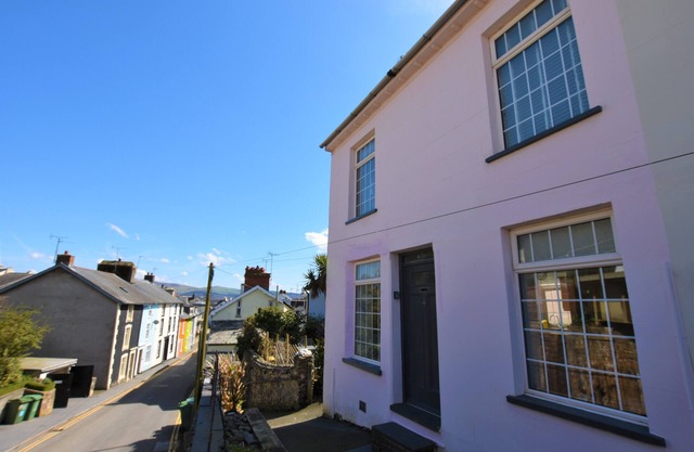 Charmant cottage de 2 chambres, juste à côté de la place du village, 4 couchages, animaux acceptés