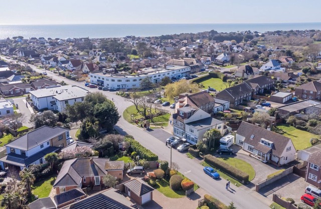 Delightful 2 Bedroom Seaside house with Garden - The perfect seaside escape.
